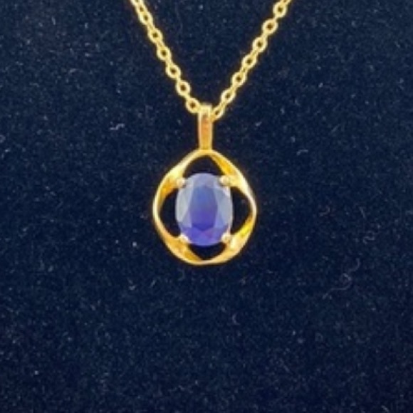 Gold Pedant with Gemstone on Gold Chain - Picture 5 of 6